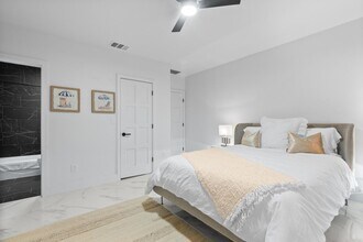 516 Royal Plaza Dr in Fort Lauderdale, FL - Building Photo - Building Photo