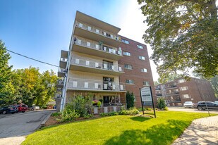 Elm Gardens in Burlington, ON - Building Photo