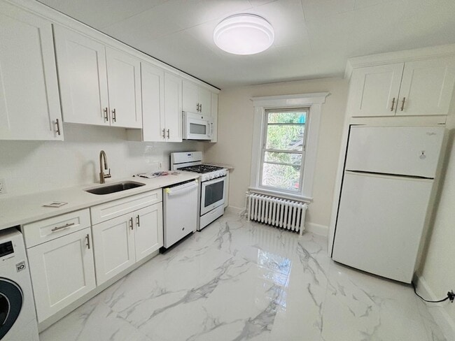 133 Berry Hill Rd, Unit 2 in Oyster Bay, NY - Building Photo - Building Photo