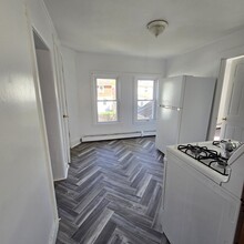31 Penobscot St, Unit 2 in Norwich, CT - Building Photo - Building Photo