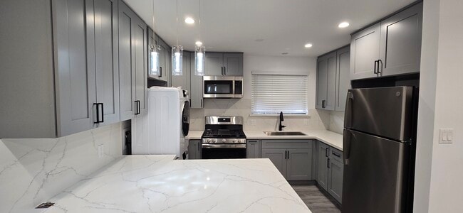15707 Ludlow St in Granada Hills, CA - Building Photo - Building Photo