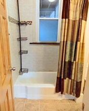 33 Dwight St, Unit 2 in Brookline, MA - Foto de edificio - Building Photo