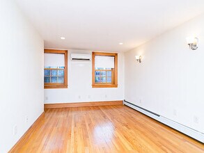 87 Myrtle St, Unit 2 in Boston, MA - Building Photo - Building Photo