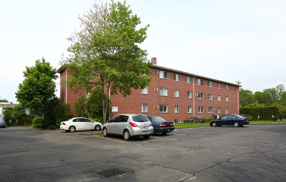 Linden Street Apartments in Waltham, MA - Foto de edificio