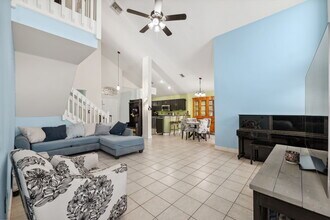 3316 Pine Top Dr in Valrico, FL - Building Photo - Building Photo