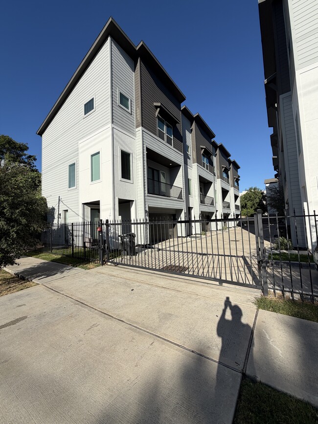 3038 Live Oak St in Houston, TX - Building Photo - Building Photo