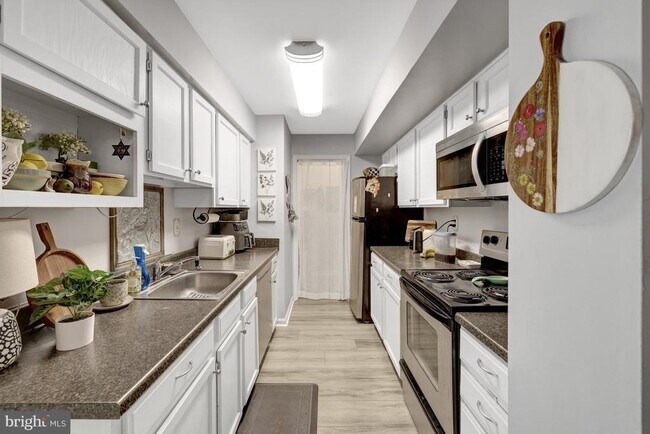 10205 Ashbrooke Ct in Oakton, VA - Building Photo - Building Photo