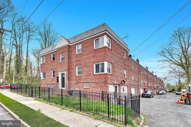 1473 Edgewood Ave in Trenton, NJ - Foto de edificio - Building Photo