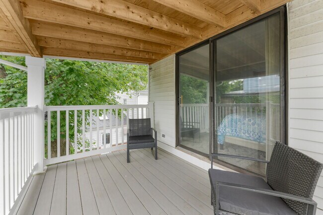 44 Woodlawn Ave, Unit 2 in Everett, MA - Building Photo - Building Photo