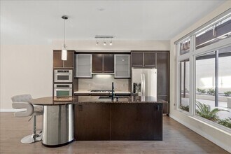 8925 W Flamingo Rd in Las Vegas, NV - Building Photo - Building Photo