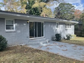 1915 Timothy Dr SW in Atlanta, GA - Foto de edificio - Building Photo