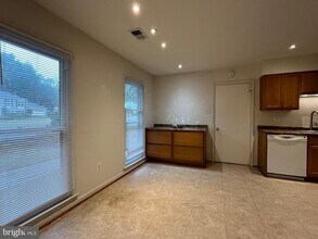 12701 Pinecrest Rd in Herndon, VA - Building Photo - Building Photo