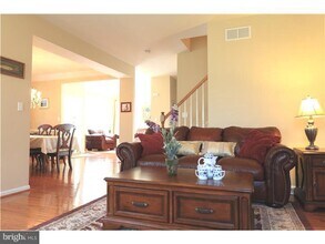 26 Tree Swallow Dr in Princeton, NJ - Building Photo - Building Photo