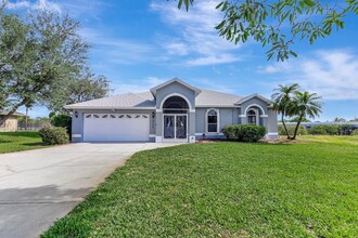 2704 SE Eagle Dr in Port St. Lucie, FL - Building Photo - Building Photo