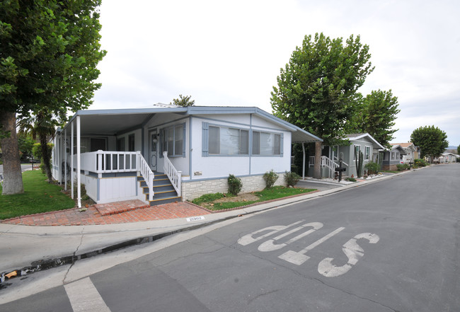 Greenbrier Mobile Home Park in Santa Clarita, CA - Foto de edificio - Building Photo