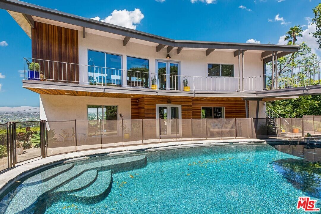 3601 Berry Dr in Los Angeles, CA - Building Photo