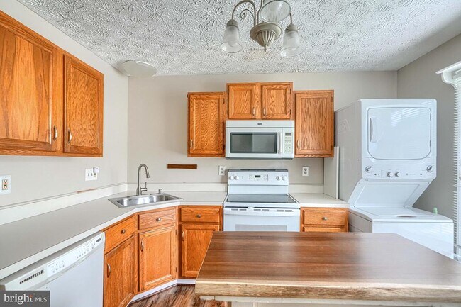 43 Oak Crest Ct in Bel Air, MD - Building Photo - Building Photo