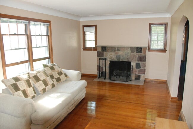160 Olympia Blvd in Troy, MI - Building Photo - Building Photo