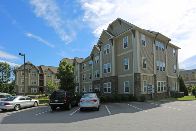 Greenway Commons Student Apartments in Boone, NC - Foto de edificio - Building Photo