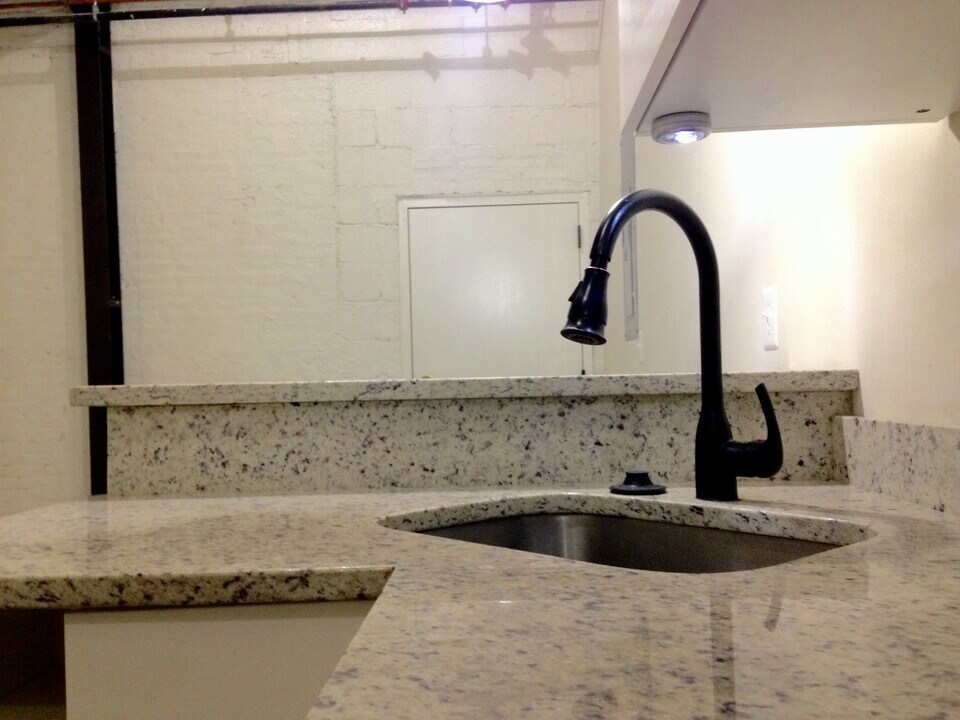 124 E Trenton St, Unit 104 in Baltimore, MD - Building Photo