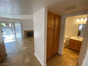 9633 Rancho Palmas Dr in Las Vegas, NV - Building Photo - Building Photo