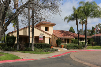 Villa Monte Vina in El Cajon, CA - Foto de edificio - Building Photo
