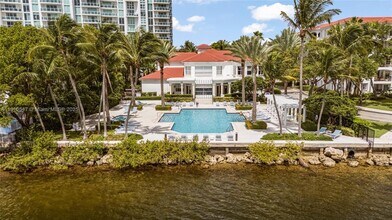 3245 NE 184th St in North Miami Beach, FL - Building Photo - Building Photo