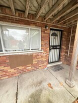 18711 Schoolcraft Rd in Detroit, MI - Building Photo