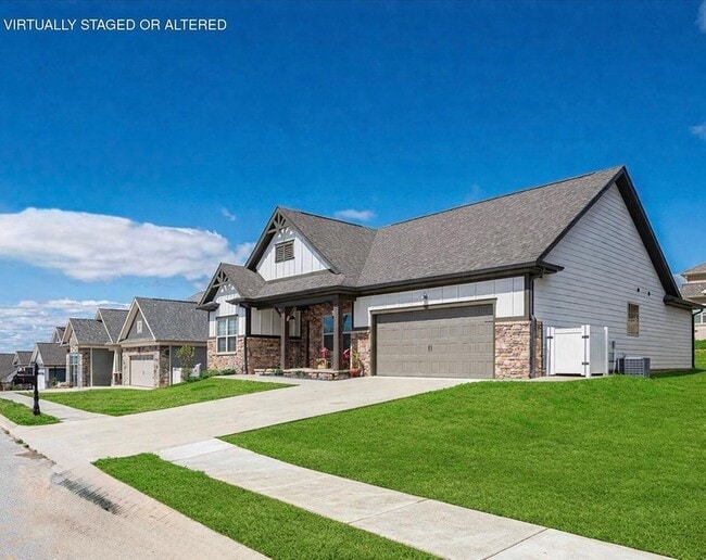 9015 Seven Lakes Dr in Ooltewah, TN - Building Photo - Building Photo