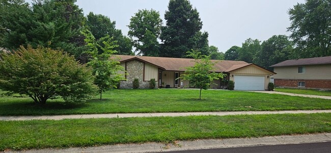 2032 Meadowside Ln in Dayton, OH - Building Photo - Building Photo