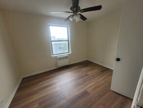 4730 N Winthrop Ave, Unit #204 in Chicago, IL - Foto de edificio - Building Photo