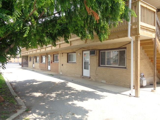 property at 8817 S Roberts Rd