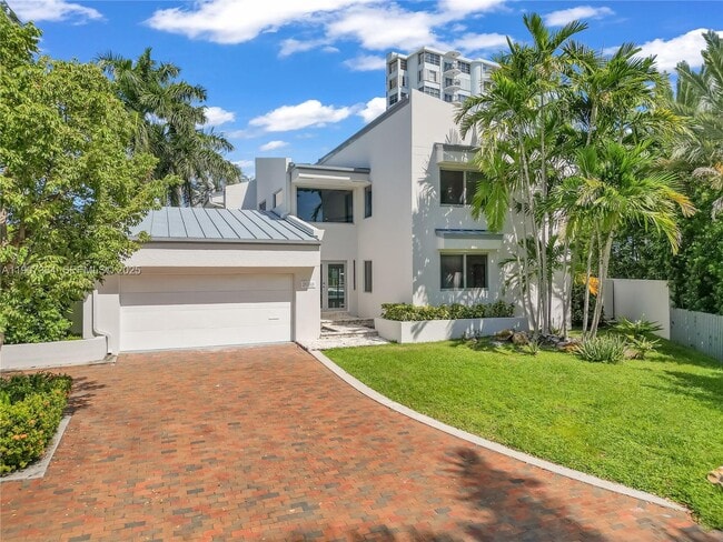 2089 NE 121st Rd in North Miami, FL - Building Photo - Building Photo