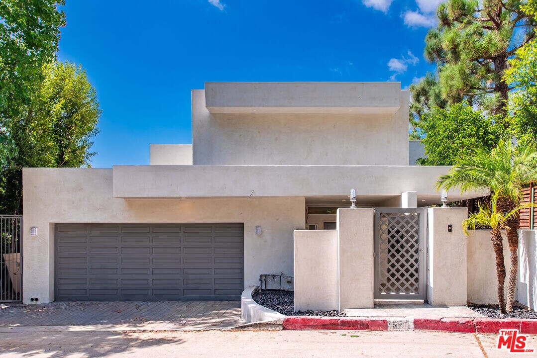 1591 Lindacrest Dr in Beverly Hills, CA - Building Photo