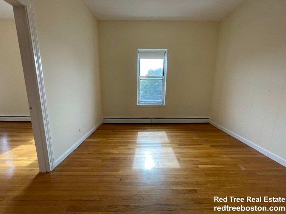 172 N Beacon St in Boston, MA - Foto de edificio