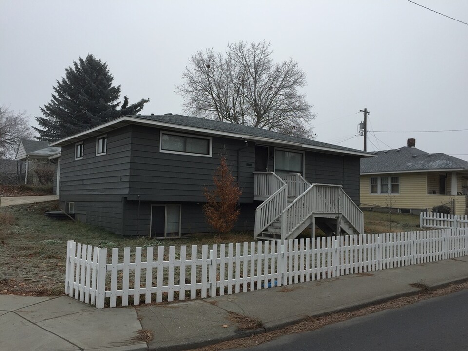 5724 N Nevada St in Spokane, WA - Building Photo