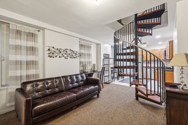 1808 W Diamond St, Unit 1