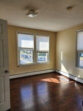 136 Broad St in Plainville, CT - Building Photo - Building Photo