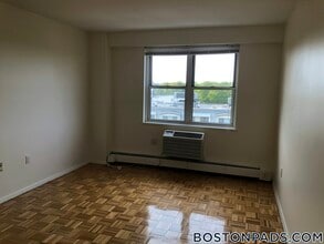 185 Freeman St in Brookline, MA - Building Photo - Building Photo