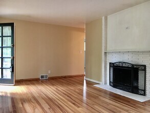 9126 Matthews Ave NE in Seattle, WA - Building Photo - Building Photo