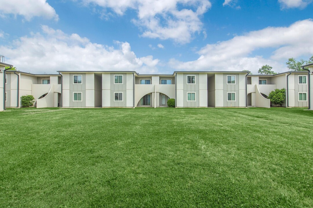 La Playa Apartments in Baton Rouge, LA - Building Photo