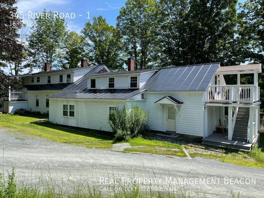 345 River Rd in Norwich, VT - Building Photo