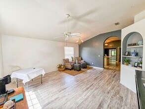 4306 SE 1st Ave in Keystone Heights, FL - Building Photo - Building Photo