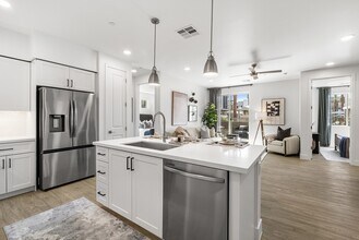 The Stately Avondale in Avondale, AZ - Foto de edificio - Building Photo