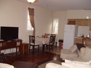 6 E King St in Shippensburg, PA - Foto de edificio - Building Photo