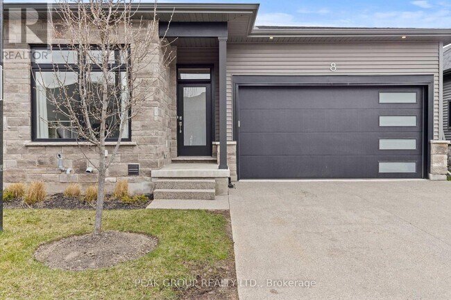 8974 Willoughby Dr in Niagara Falls, ON - Building Photo - Building Photo