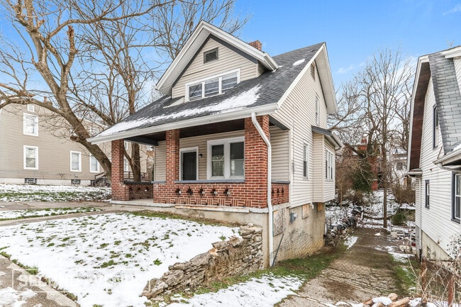 922 Wells St in Cincinnati, OH - Building Photo - Building Photo
