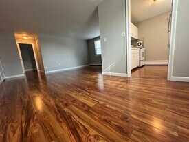 Oakwood Avenue in West Hartford, CT - Building Photo