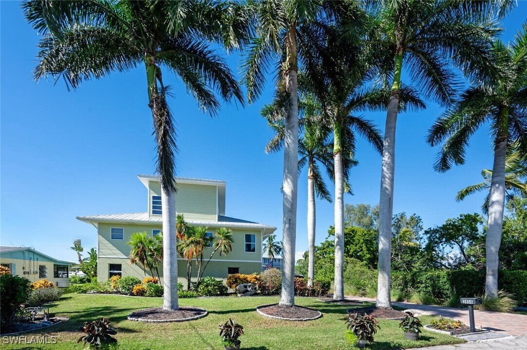 3858 Riviera Cir in Bonita Springs, FL - Building Photo