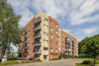 L'Esterel in Pointe-claire, QC - Building Photo - Building Photo